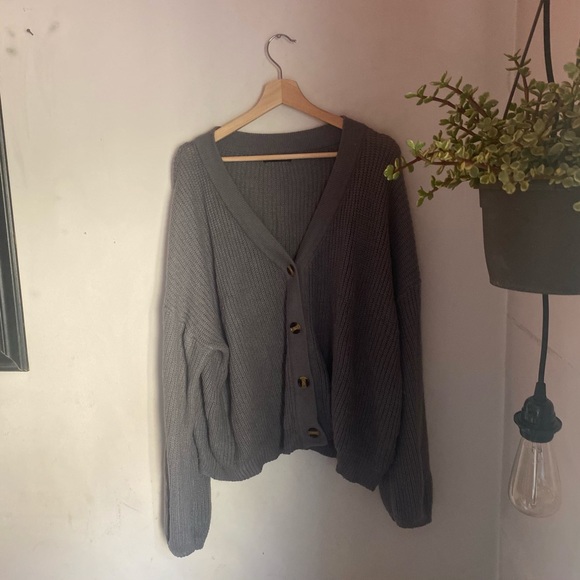 🌚Oversized gray cardigan🌚 - Picture 2 of 4